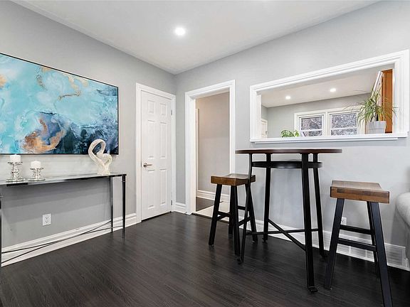 5th image of 372 Garden Ct