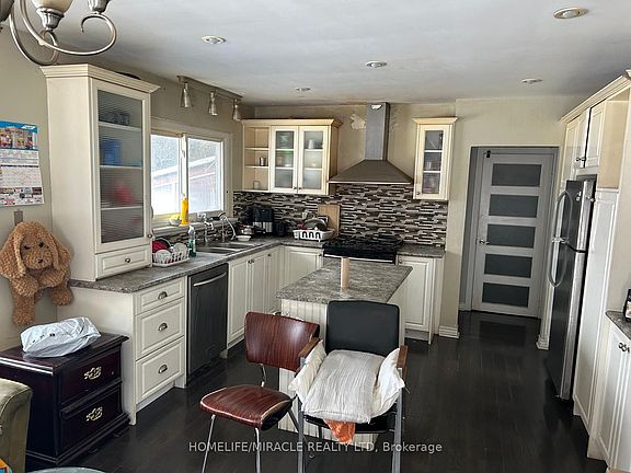 3rd image of 9188 Heritage Rd