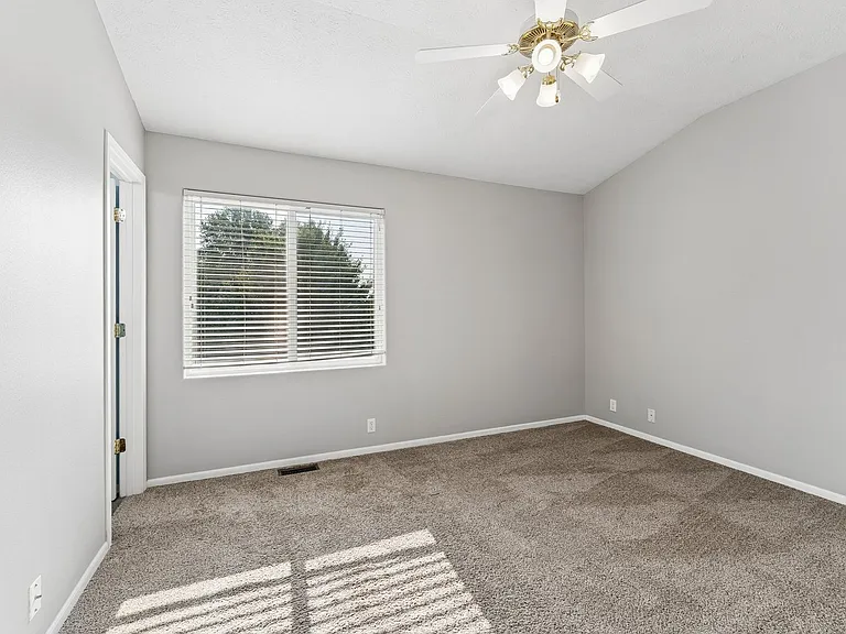 4027 N 172nd Ave — Photo 11