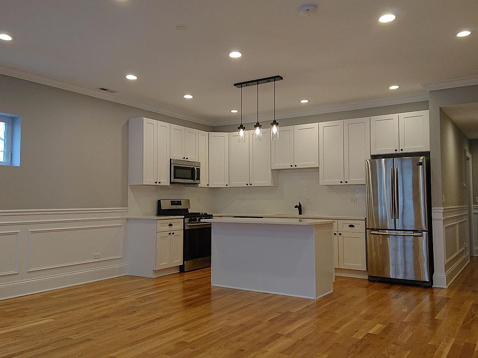 1st image of 7310 N Claremont Ave #2