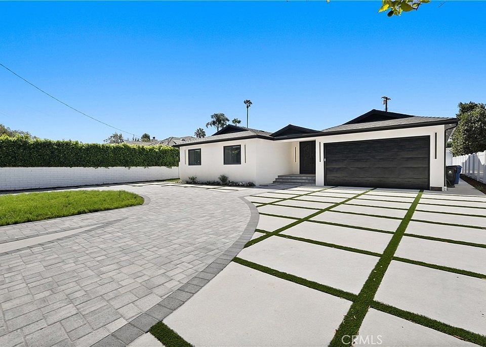 1st image of 16158 Magnolia Blvd