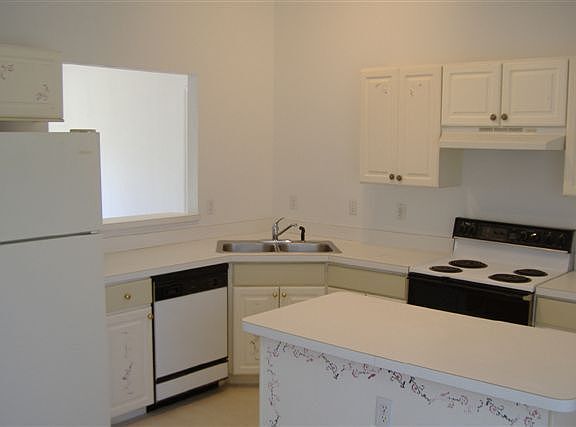 3rd image of 2429 Abalone Blvd