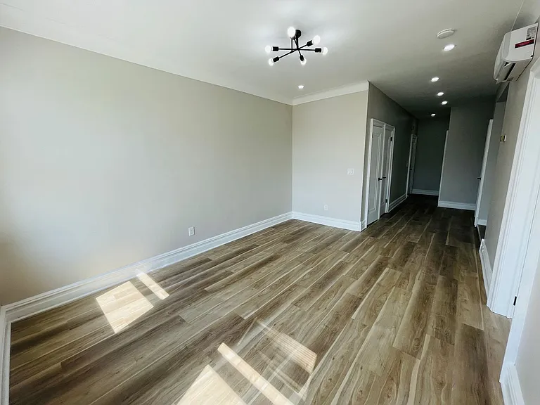 Stunning Building 1bed/ 1bath unit available. — Photo 10