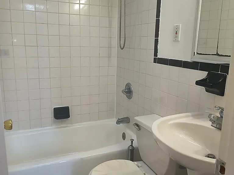 400 E 91st St #2E — Photo 14
