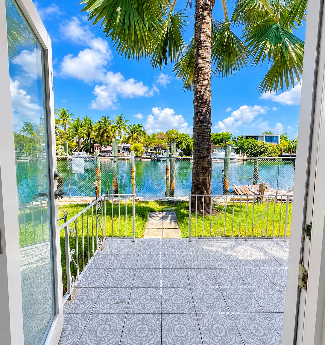 2 bed, 1100 sqft, $2,700 — Photo 3