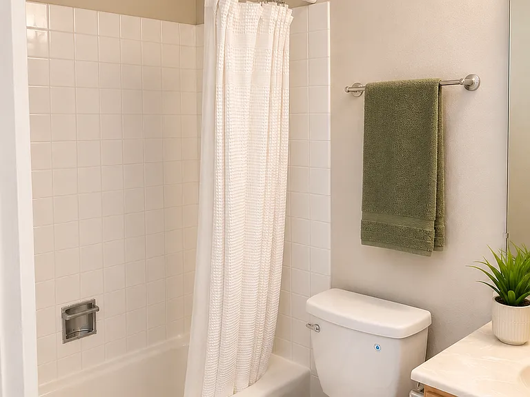 321 Bellevue Way SE — Photo 18