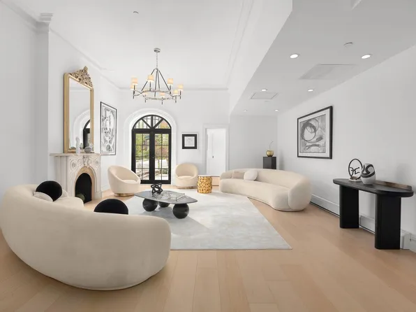 222 East 61st Street image 4 of 27