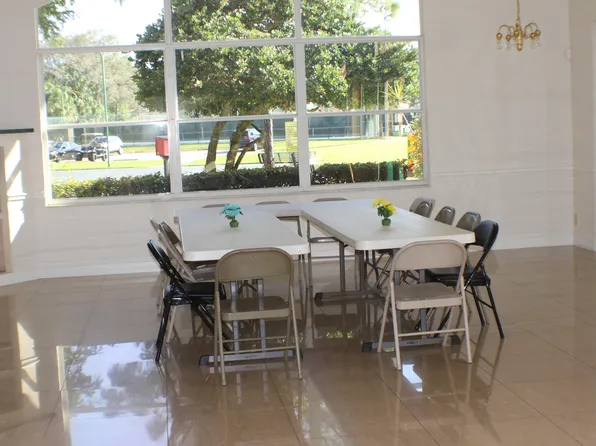 1012 Via Jardin, Riviera Beach, FL 33418