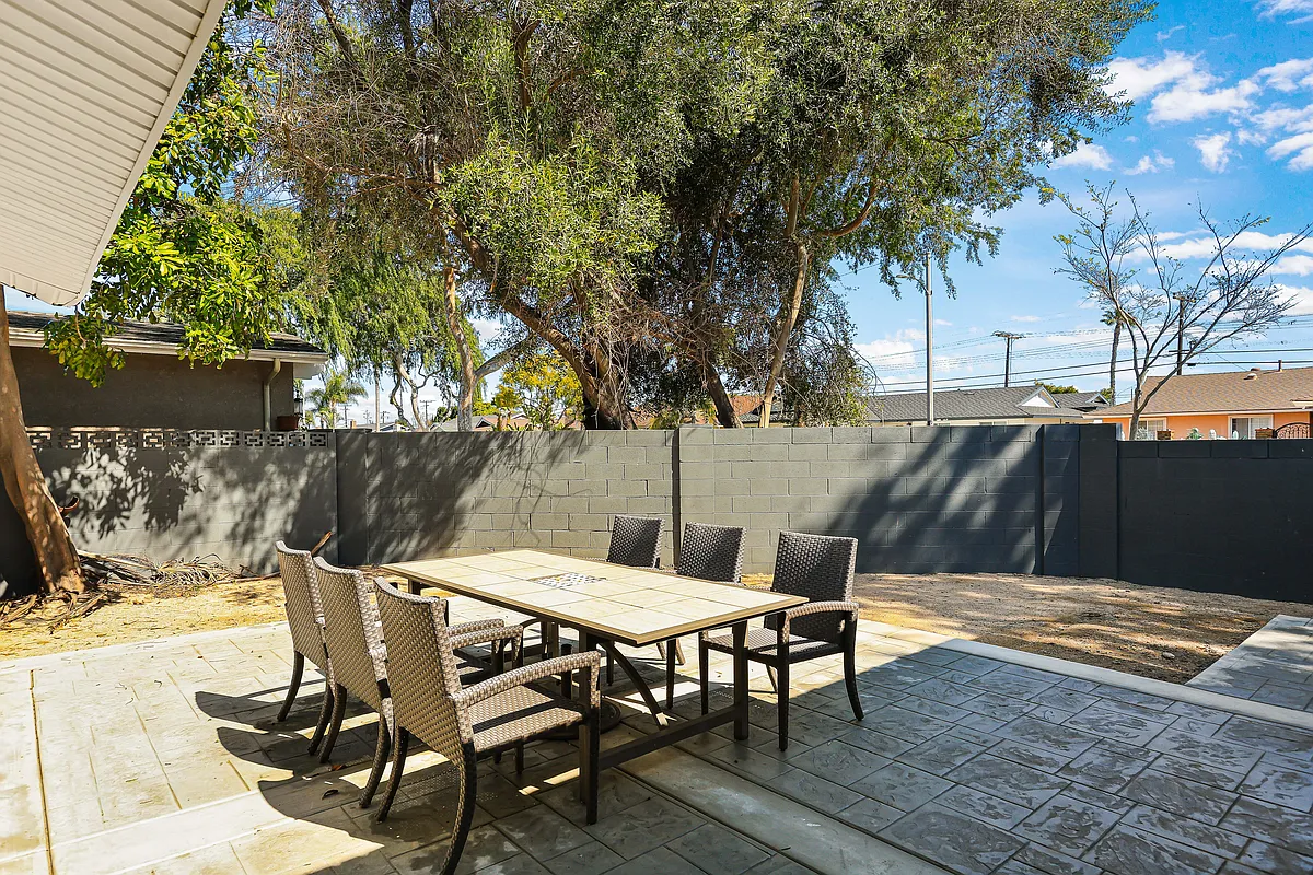 Building Photo - 9461 Lotus Dr