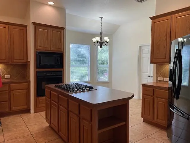 2412 Tivoli Dr — Photo 3