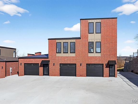 2nd image of 1019 River Bluff Dr