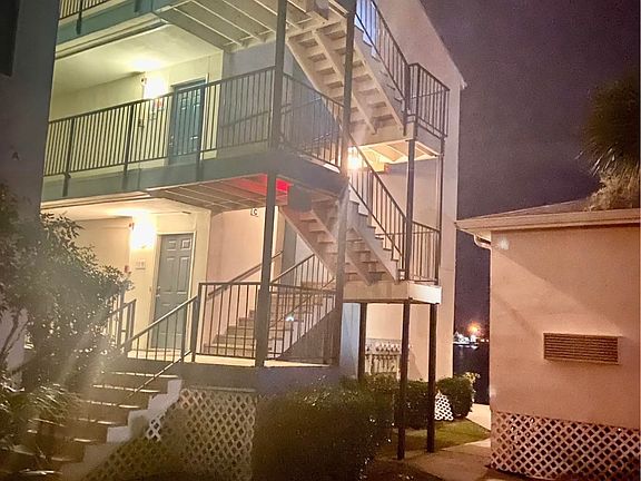 5th image of 1490 Harbor Dr Unit 205