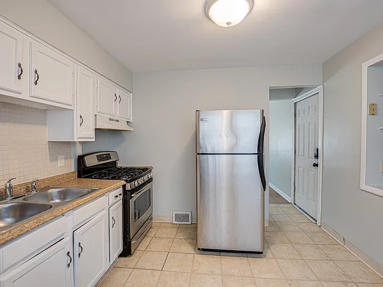 2208 Fremont St — Photo 5