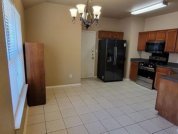 3rd image of 1602 Southwestern Trl