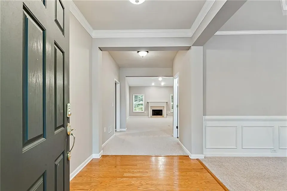4 bed, 2741 sqft, $3,300 — Photo 2