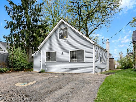 3rd image of 9590 Round Lake Blvd