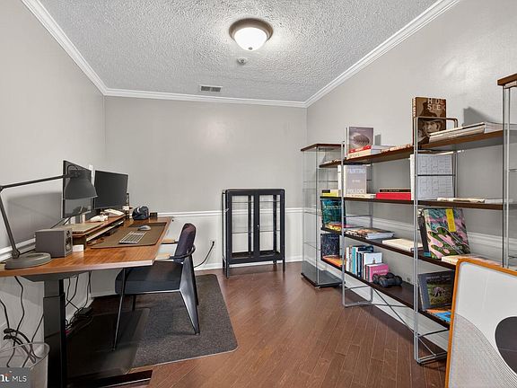 5th image of 8 Russell Ave Unit 206