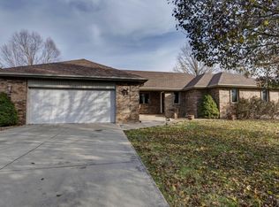 2825 N Primrose Cir, Springfield, MO 65803