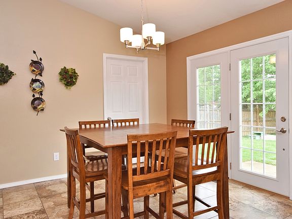 3rd image of 427 Hidden Lake Dr