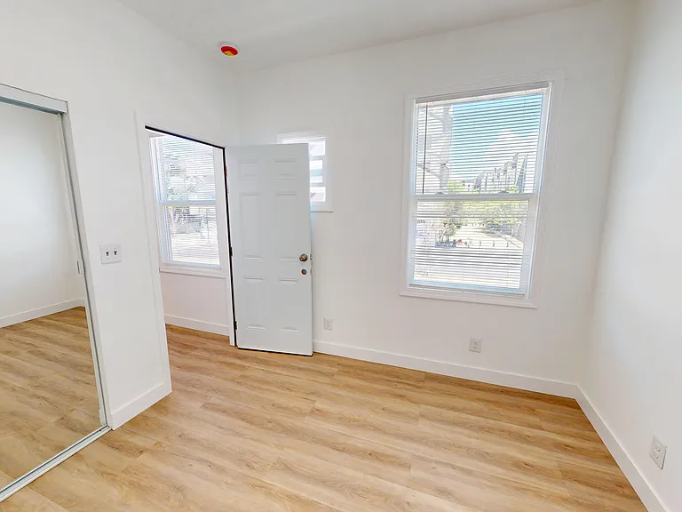 521 W Macarthur Blvd #10 — Photo 11