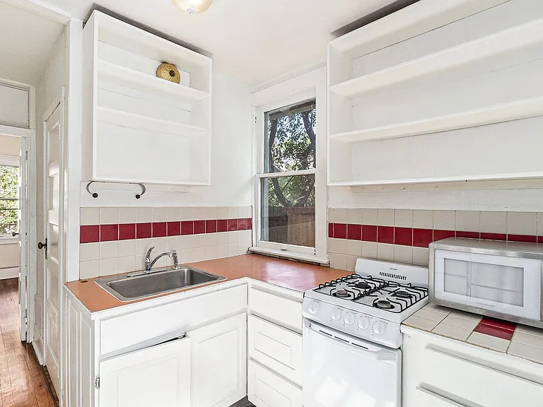 Available Now! The Cottage Secluded Oasis On University Hill — Photo 1