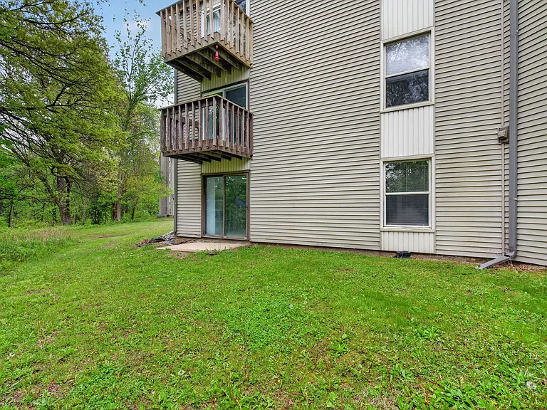 Woodhue Apartments — Photo 17