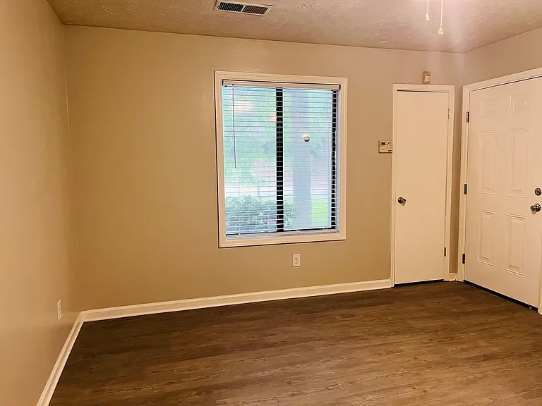 227 Bay St NE — Photo 8