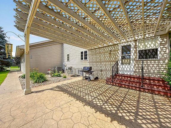 5th image of 26 Garden Ct