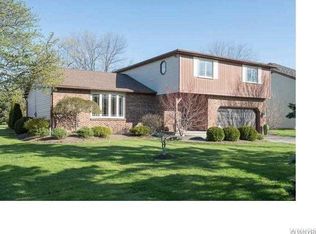 2150 Robert Dr, Niagara Falls, NY 14304