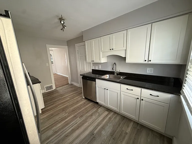 18520 Winslow Rd #1 — Photo 7