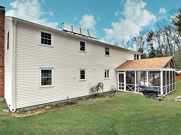 2nd image of 8 Berry Ln