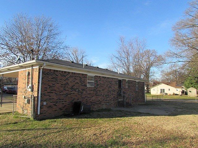 2nd image of 208 Milner St