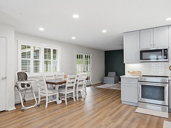 5th image of 2301 N Valley Dr