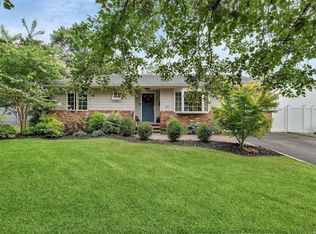 46 Tappan Ave, Babylon, NY 11702