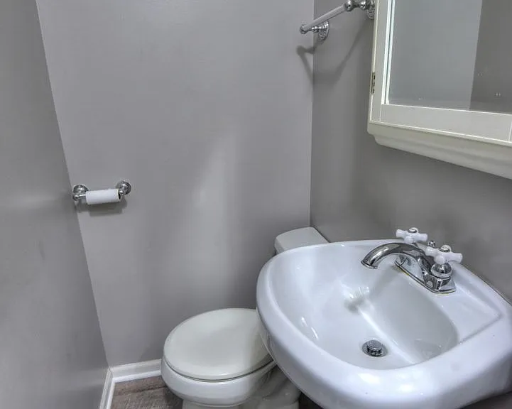 325 E Main St — Photo 10