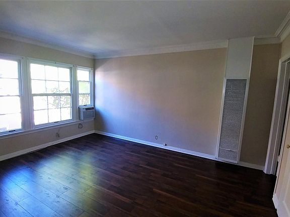 3rd image of 507 S Normandie Ave