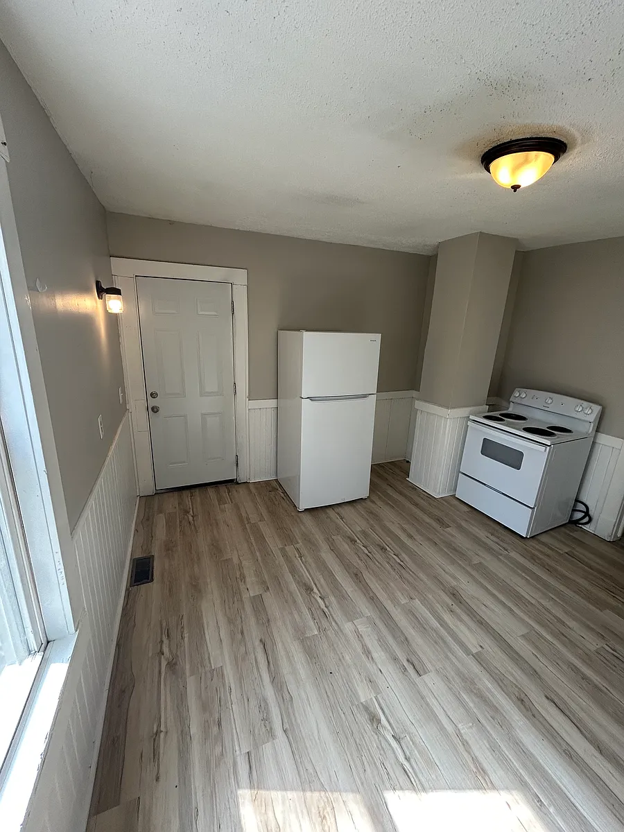 Building Photo - 2349 Elyria Ave #2