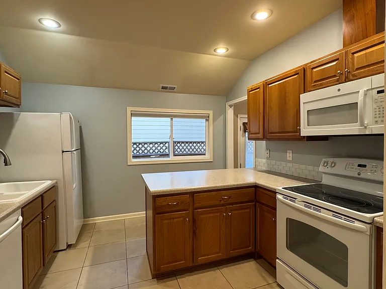 145th Pl NE — Photo 3