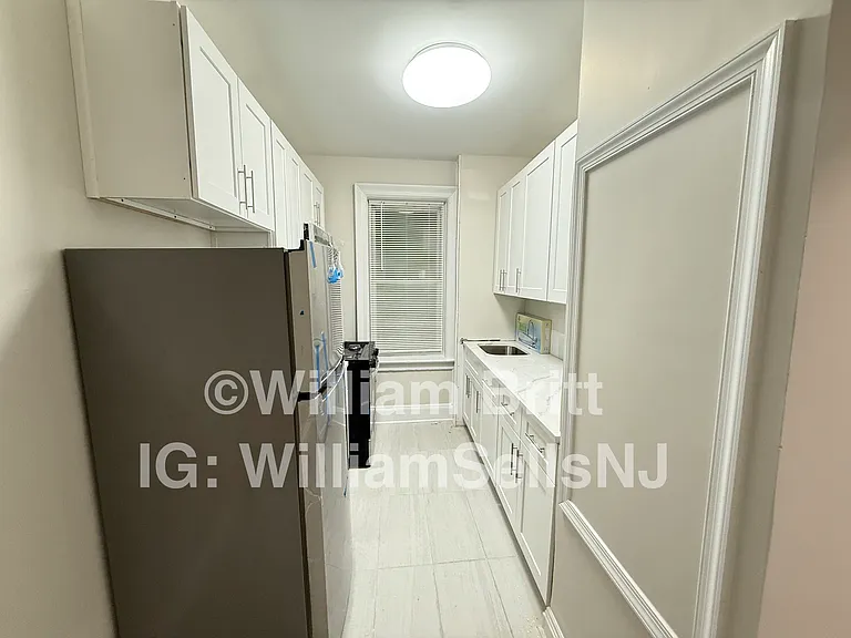 125-127 Corbin Ave #402 — Photo 1