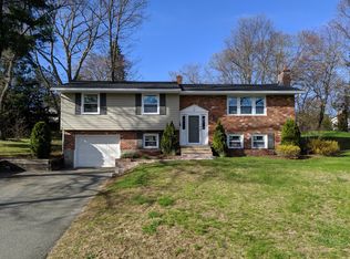 8 Paulette Dr, Danvers, MA 01923