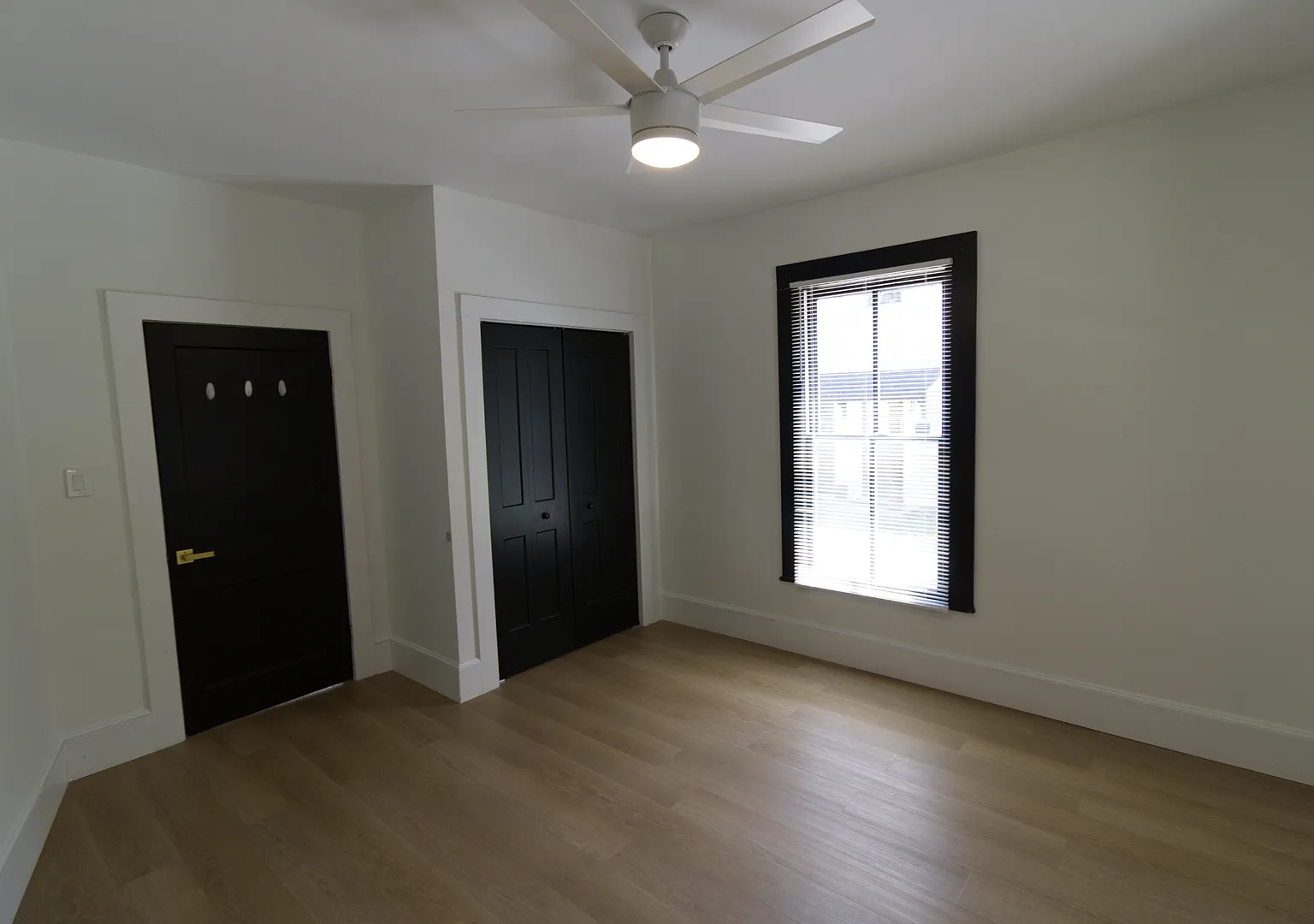 Beautifully Renovated 2-Bedroom Apartment in Duck Pond — Photo 4
