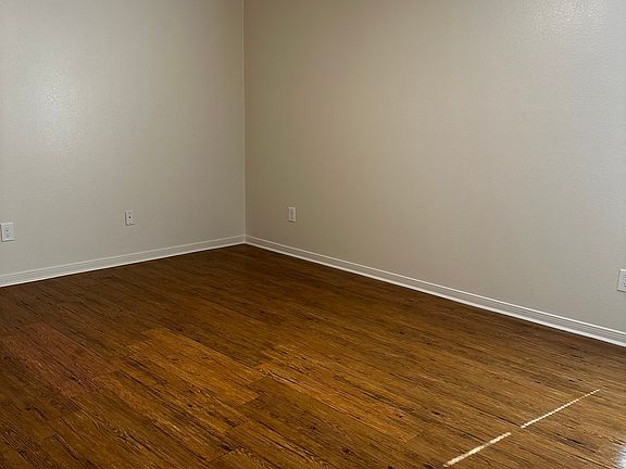 5th image of 409 Topeka Ct APT B