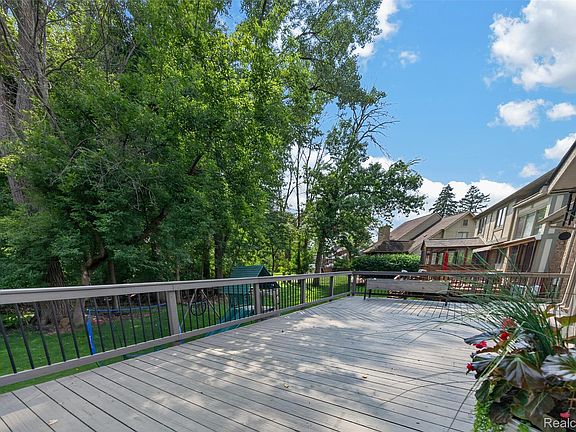 5th image of 845 River Bend Dr