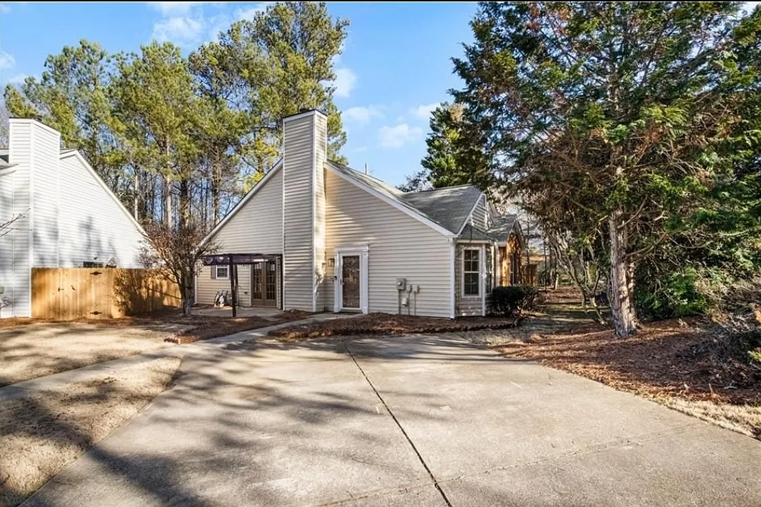 Building Photo - 2600 Laurel Ln NW