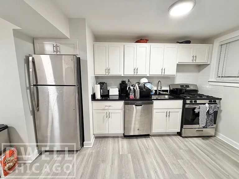 723 W Roscoe St #NG — Photo 1