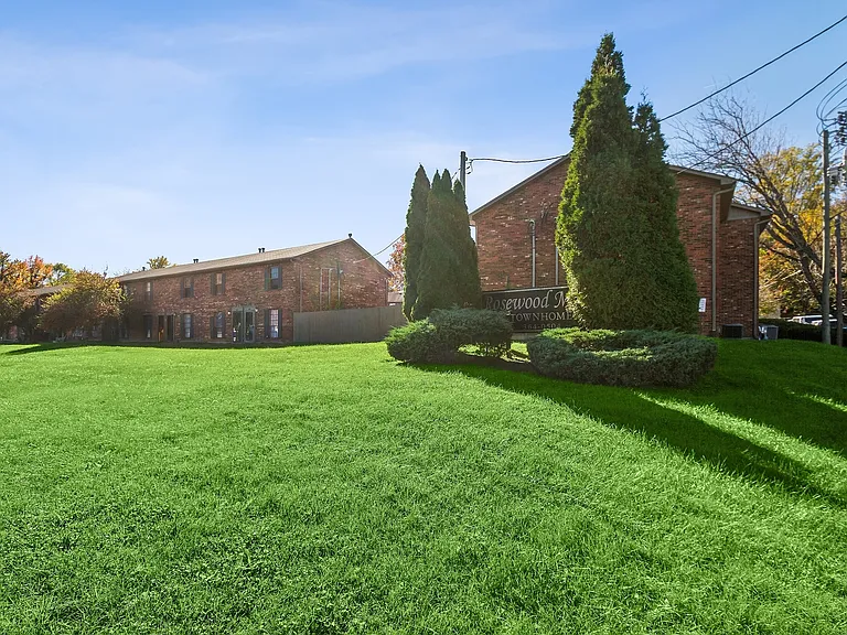 Rosewood Manor — Photo 16