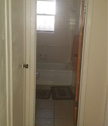5th image of 524 W Champion St