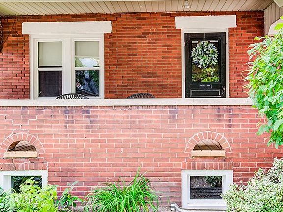 3rd image of 151 Esson St