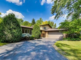 2732 Kingston Dr, Northbrook, IL 60062