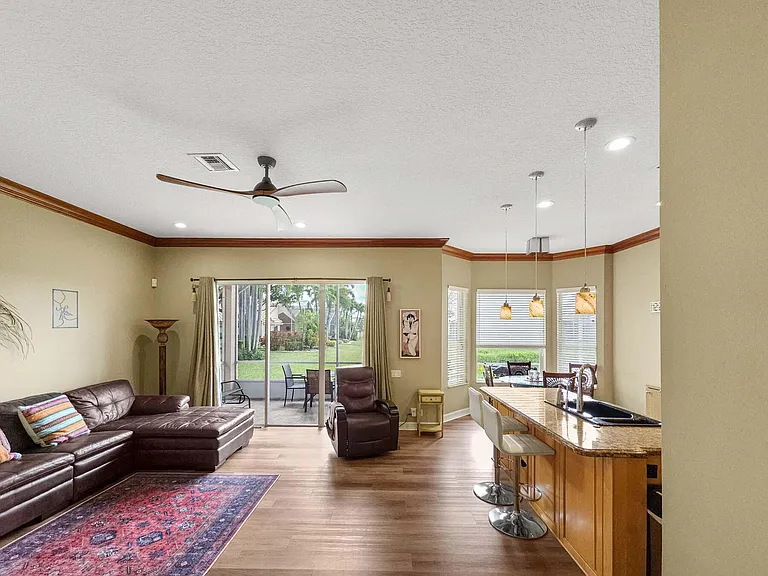 5058 Glenville Dr — Photo 11